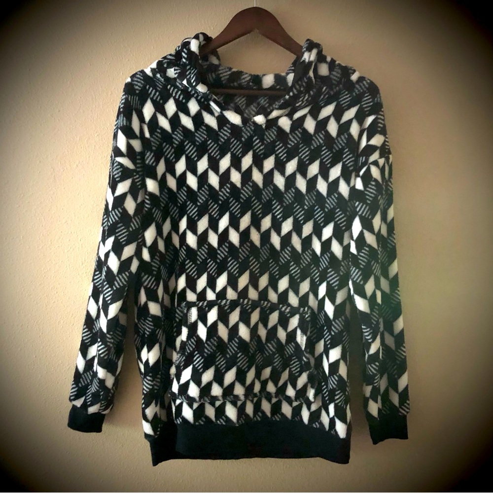 Hoodie * Women’s * Size: M * Color: Black & White * 100% Polyester
